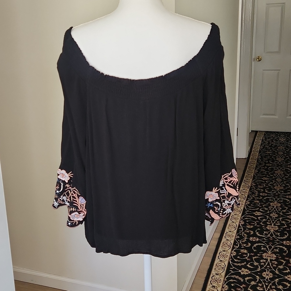 VENUS Off-Shoulder Blouse Black Floral Embroidered Bell Sleeves 1X - Picture 5 of 12